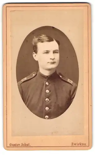 Fotografie Gustav Jobst, Zwickau, Junger Soldat im Portrait, Inf. Rgt. 133