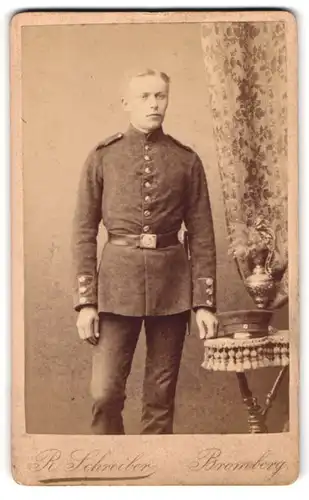 Fotografie R. Schreiber, Bromberg, Danziger-Strasse 162, Junger Soldat im Portrait, Inf. Rgt. 129