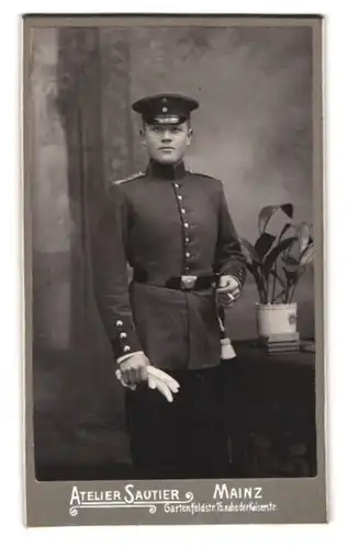 Fotografie Atelier Sautier, Mainz, Gartenfeldstr. 15, Soldat in Uniform Inf.-Rgt. 87
