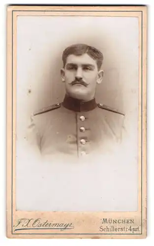 Fotografie F.X. Ostermayr, München, Schillerstr. 4, Soldat in Uniform Inf.-Rgt. 1