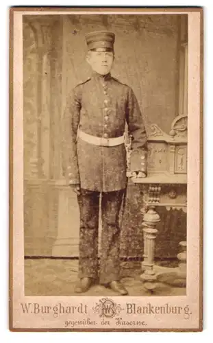 Fotografie W. Burghardt, Blankenburg a. H., Soldat in Uniform Inf.-Rgt. 67