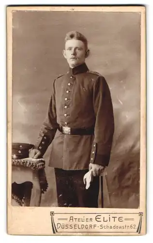 Fotografie Atelier Elite, Düsseldorf, Schadowstr. 62, Soldat in Uniform Inf.-Rgt. 144