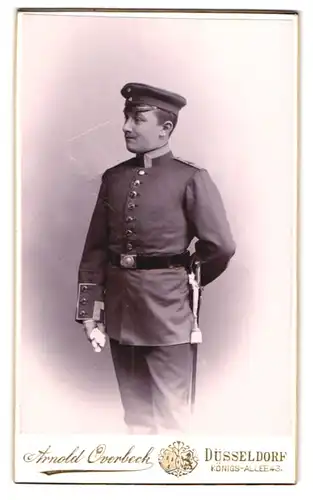 Fotografie Arnold Overbeck, Düsseldorf, Königsallee 43, Uffz. in Uniform Inf.-Rgt. 53