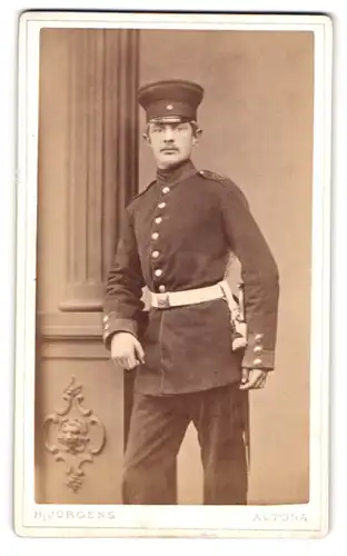 Fotografie H. Jürgens, Hamburg-Altona, Gr. Mühlenstr. 62, Soldat in Uniform Inf.-Rgt. 31