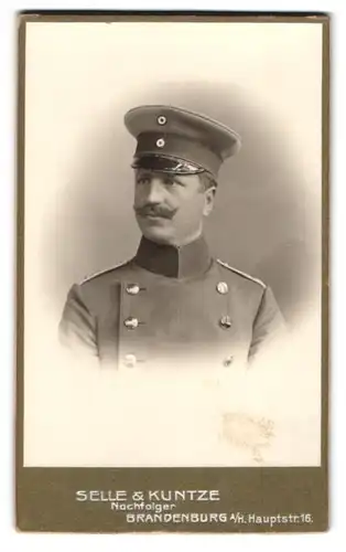 Fotografie Selle & Kuntze, Brandenburg / Havel, Hauptstr. 16, Soldat Hans Schröder in Uniform Inf.-Rgt. 35