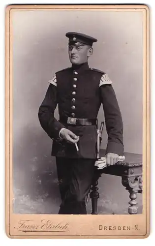 Fotografie Franz Ehrlich, Dresden, Königsbrückerstr. 105, Musiker in Uniform mit Schwalbennest
