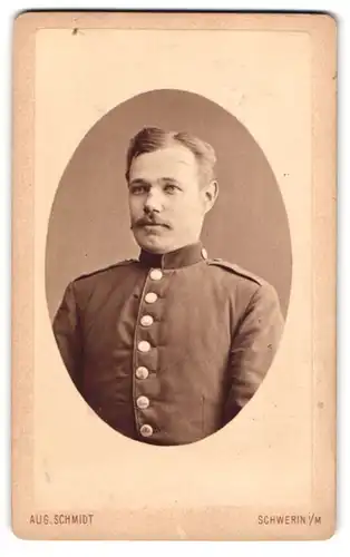 Fotografie Aug. Schmidt, Schwerin i. M., Arsenalstr. 4, Arillerist in Uniform Feld-Art.-Rgt. 60