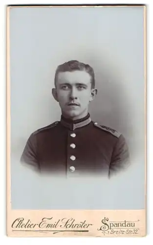 Fotografie Emil Schröter, Berlin-Spandau, Breitestr. 32, Soldat in Uniform Inf.-Rgt. 3