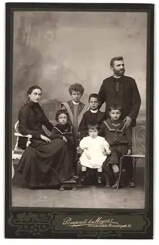 Fotografie Pompeati & Meyer, St. Gallen, Rosenbergstr. 52, Familien-Portrait, Elternpaar mit fünf Kindern