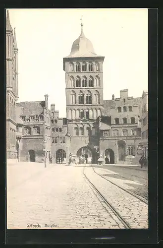 AK Lübeck, Frontalansicht des Burgtores