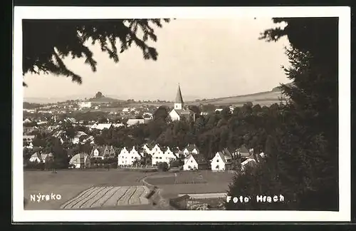 AK Neuern /Böhmerwald, Stadtpanorama mit Kirchturm