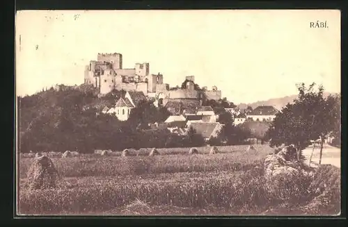 AK Rabi, Blick vom Feld auf die Burg Rabi