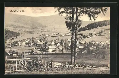 AK Eisenstein /Böhmerwald, Blick über die Stadt auf den Spicak