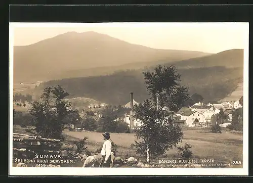 AK Zelezna Ruda /Sumava, Fussgänger vor Spitzbergpanorama