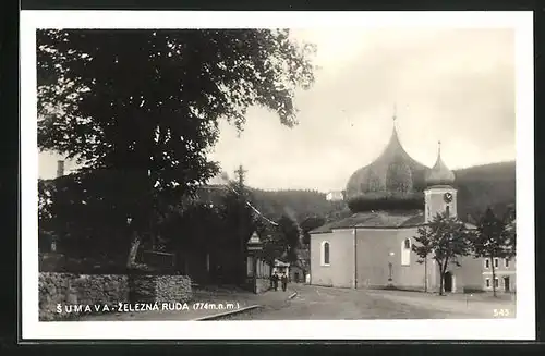 AK Zelezna Ruda /Sumava, Strassenpartie mit Kirche