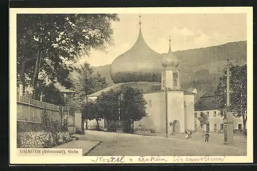 AK Eisenstein /Böhmerwald, Strassenpartie mit Kirche