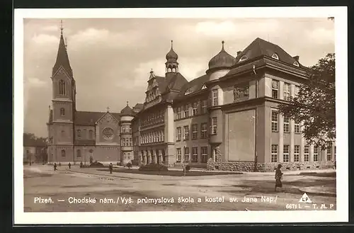 AK Pilsen /Plzen, Chodske nam, Vys. prumyslova skola a kostel sv Jana Nep.