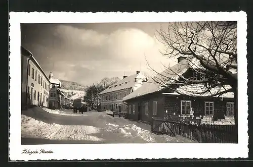 AK Zelesna Ruda, Strassenpartie mit Gebäudeansicht im Schnee