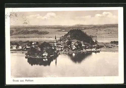 AK Mattsee, Fernsicht über den See auf Gebäude, Kirchturm