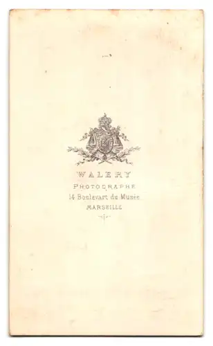 Fotografie Atelier Walery, Marseille, 14 Boulevart du Musee, Monsieur mit Halbglatze & Backenbart im Anzug