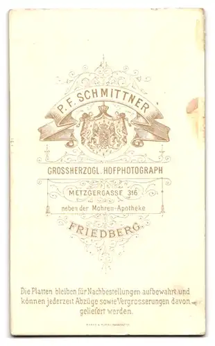 Fotografie P.F. Schmittner, Friedberg, Metzgergasse 316, junge Dame mit Dutt in Tracht