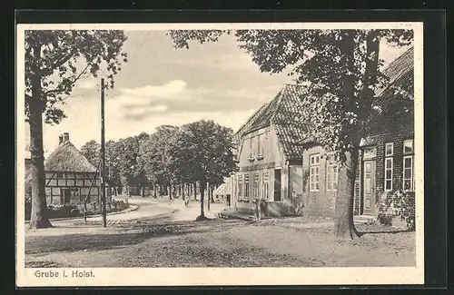 AK Grube i. Holst., Strassenpartie mit Gebäudeansicht