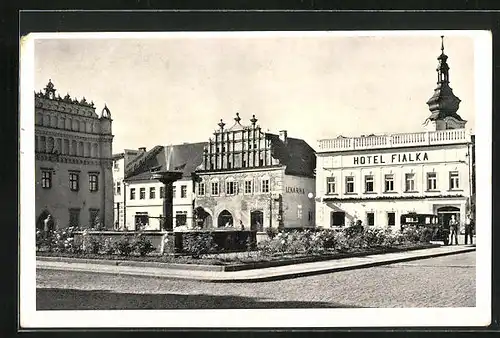 AK Susice na Sumave, Strassenpartie mit Hotel Fialka und Brunnen