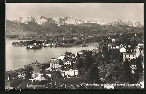 AK Gmunden /Salzkammergut, Ortsansicht mit Höllengebirge