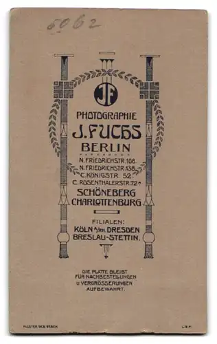 Fotografie J. Fuchs, Berlin, N. Friedrichstr. 108, Portrait Novizin - Ordensschwester mit Haube