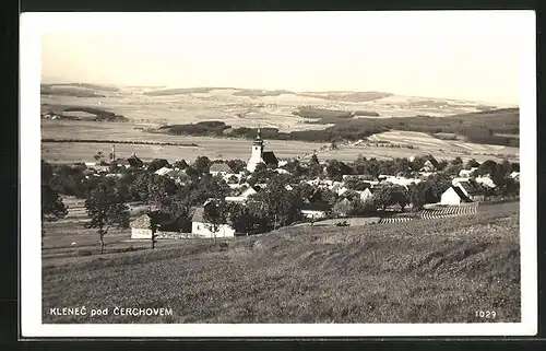 AK Klencí pod Cerchovem, Ortsansicht mit Kirche