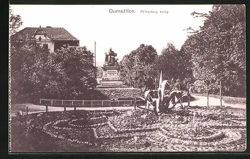 AK Domazlice, Prihodovy sady, Gedenkstatue im Park