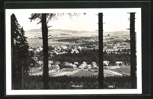 AK Neuern /Böhmerwald, Fernsicht aus dem Wald mit Kirche