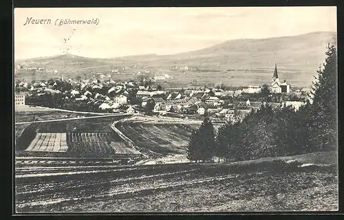 AK Neuern /Böhmerwald, Gesamtansicht mit Kirche vom Feld