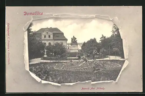 AK Domazlice, Ortspartie mit Denkmal durch zerrissenes Papier