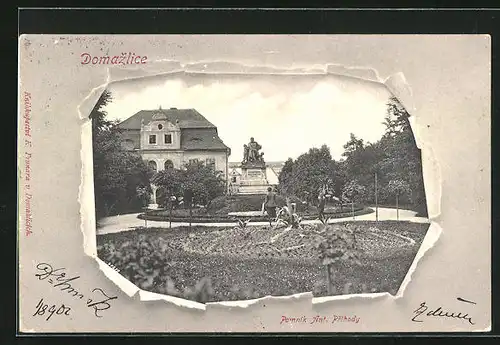AK Domazlice, Ortspartie mit Denkmal durch zerrissenes Papier
