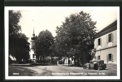 AK Altenmarkt im Yspertal, Strassenpartie mit Kirche und Auto