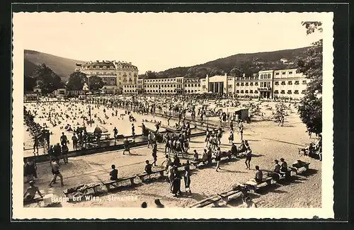 AK Baden bei Wien, Dicht gefülltes Strandbad