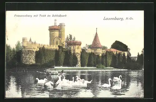 AK Laxenburg, Franzensburg mit Teich im Schlosspark