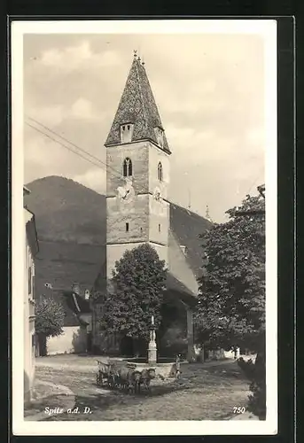 AK Spitz a. D., Kirche und Brunnen