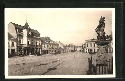 AK Holesov, Námesti, Marktplatz mit Brunnen im Vordergrund