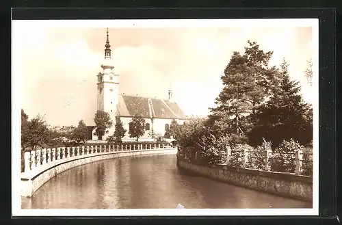 AK Hulín, Blick auf den Kanal und die Kirche