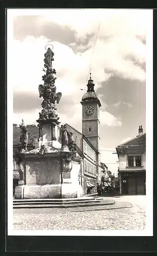 AK Uherske Hradiste, Strassenpartie mit Geschäften und Denkmal