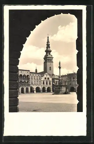 AK Neutitschein, Platz mit Pfarrkirche