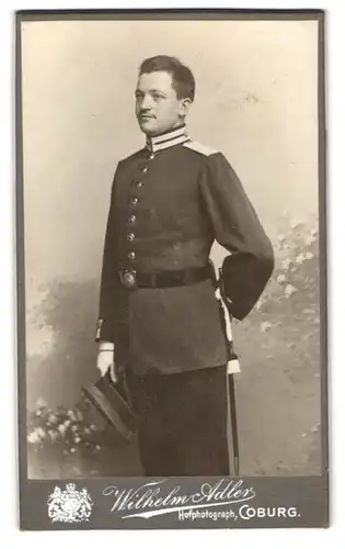 Fotografie Wilhelm Adler, Coburg, Allee 6, Soldat mit Bajonett und Portepee, 1. Garde zu Fuss