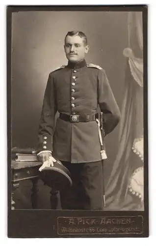 Fotografie A. Pick, Aachen, Wilhelmstrasse 66, Soldat mit Bajonett und Portepee, Inf. Rgt. 48