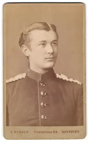 Fotografie F. Wunder, Hannover, Friedrichstrasse 8a, Einjährig-Freiwilliger des Inf. Rgt. 73 /74