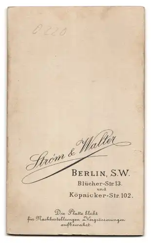 Fotografie Stróm & Walter, Berlin, Blücherstrasse 13, Gardesoldat mit Schützenschnur