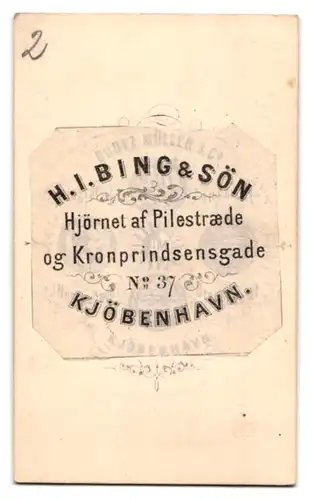 Fotografie H. I, Bing & Sön, Kjöbenhavn, Ansicht Kopenhagen, Soldaten vor dem Schloss Rosenborg