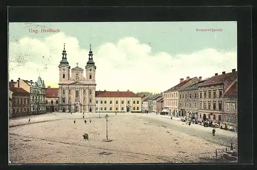 AK Ung. Hradisch /Uh. Hradistè, Komenskýplatz mit Kirche