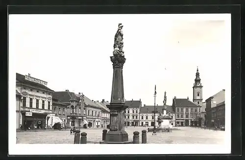 AK Ung. Hradisch /Uh. Hradistè, Námestí, Marktplatz mit Denkmal